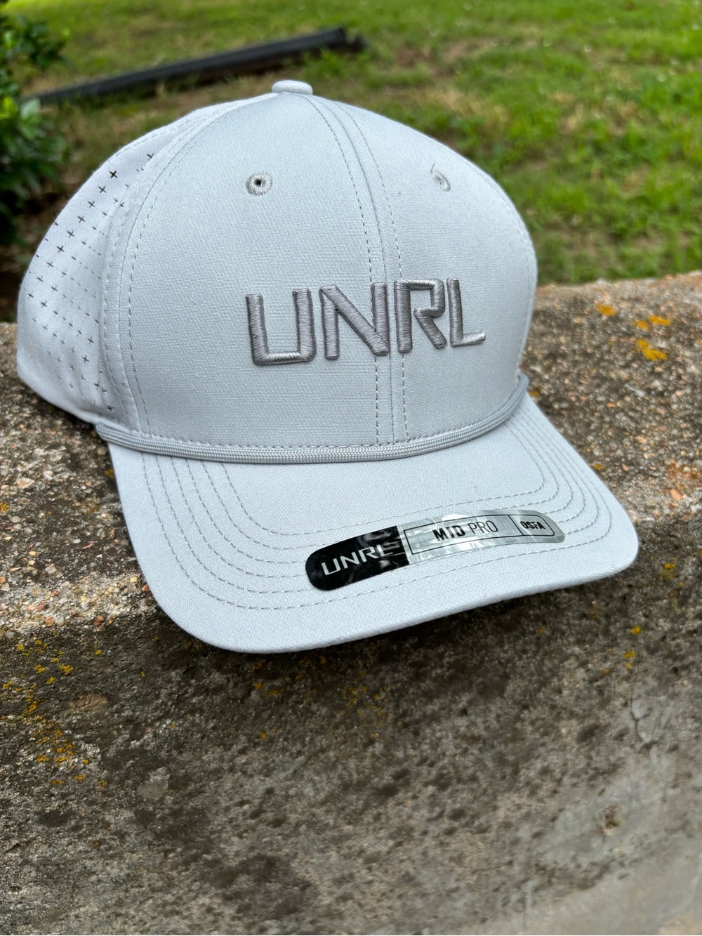 UNRL Men's Light Gray Performance Hat